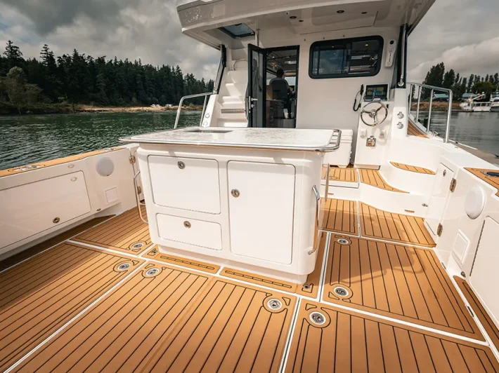1600 M Series Single Panel - Lindell Yachts