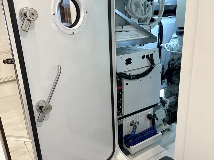 1600-QA Door Open Position, Inside Panel
