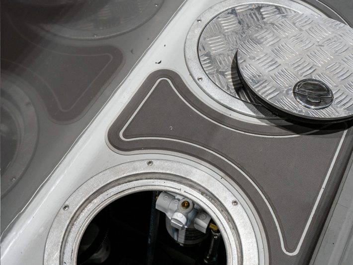 4000-Series-Tread-Plate-10R---Installed-in-Transom-(1)