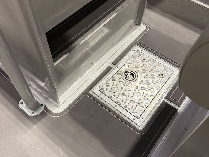 4000-Series-Tread-Plate---Lift-Out--(1)