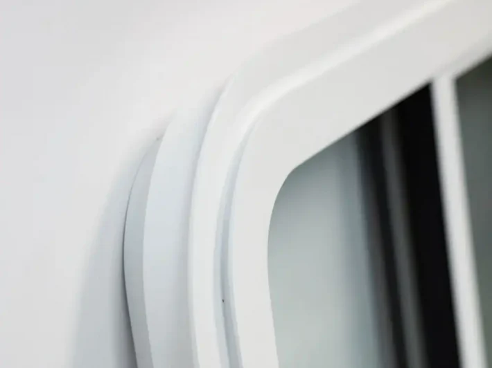 Bomar_8100Series_HorizontalSliding_BoatWindows_03_White
