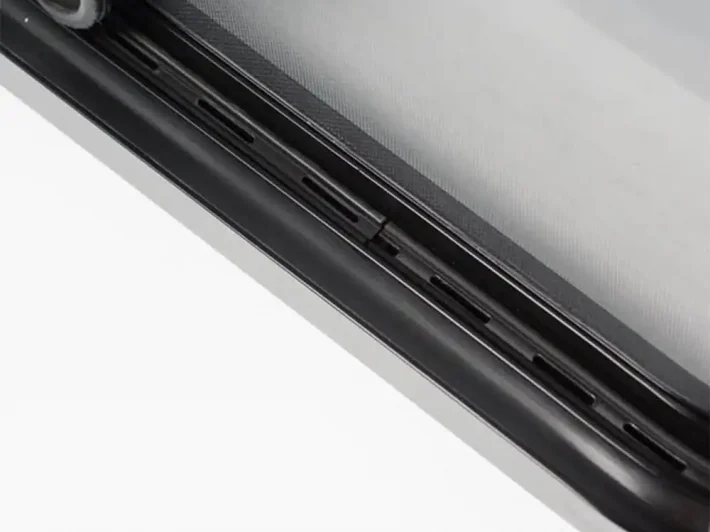 Bomar_8100Series_HorizontalSliding_BoatWindows_Black_03
