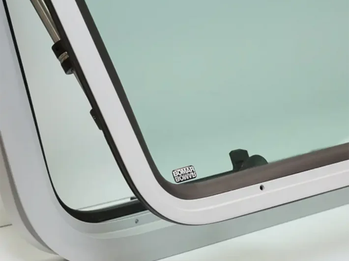 Bomar_8100Series_TopHinged_BoatWindows_03