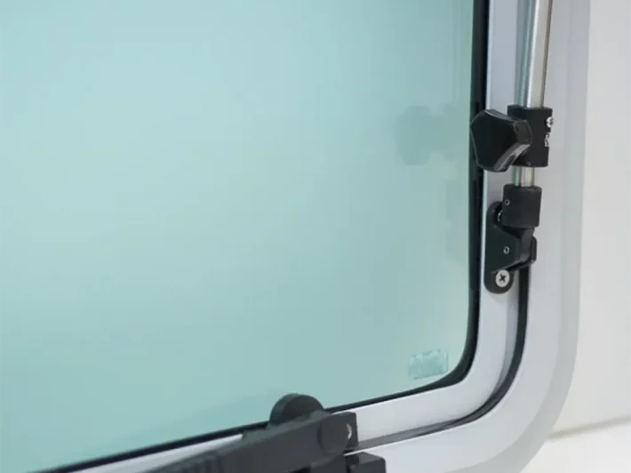 Bomar_8100Series_TopHinged_BoatWindows_04
