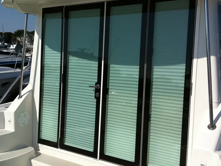Bomar_Aluminum2000_1600M_FoldingDoor_InstalledOnBoat_ExteriorView_01
