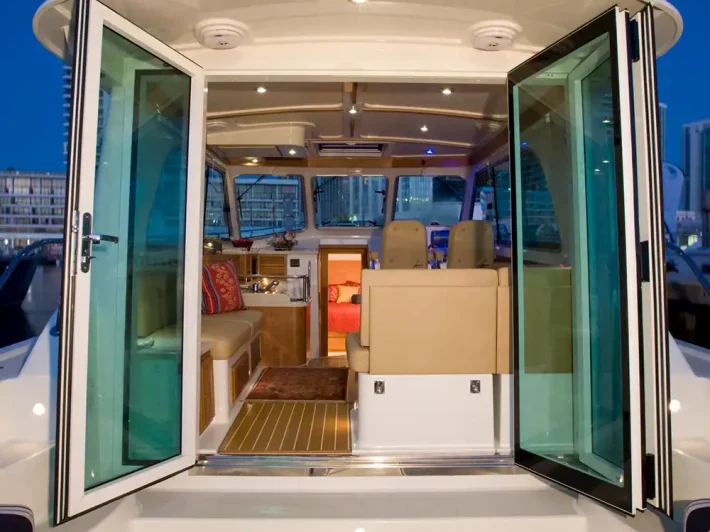 Bomar_Aluminum2000_1600M_FoldingDoor_InstalledOnBoat_ExteriorView_02