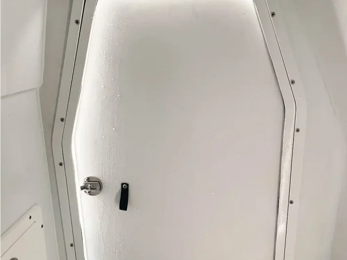 Bomar_Aluminum2000_MPConsoleDoor_InstalledOnBoat_InteriorView_03